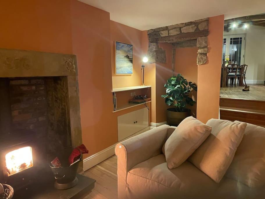 Stunning 3 Bedroom House With Amazing Castle View 안윅 외부 사진