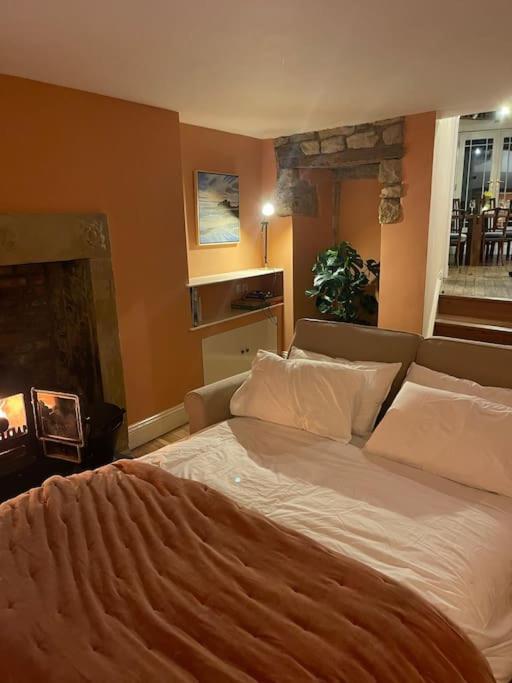 Stunning 3 Bedroom House With Amazing Castle View 안윅 외부 사진